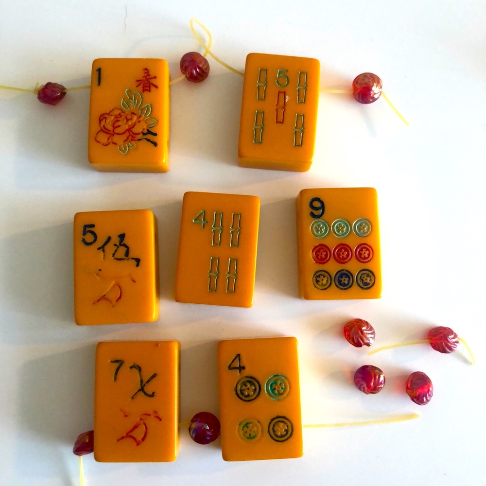 Vintage Bakelite mahjong tile bracelet - broken